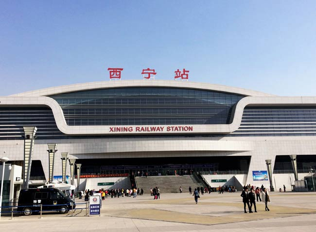 富民西宁高铁站